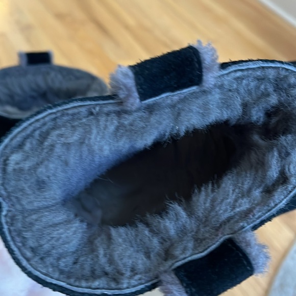 Women’s Ugg boots, black, size 7 - Picture 3 of 8